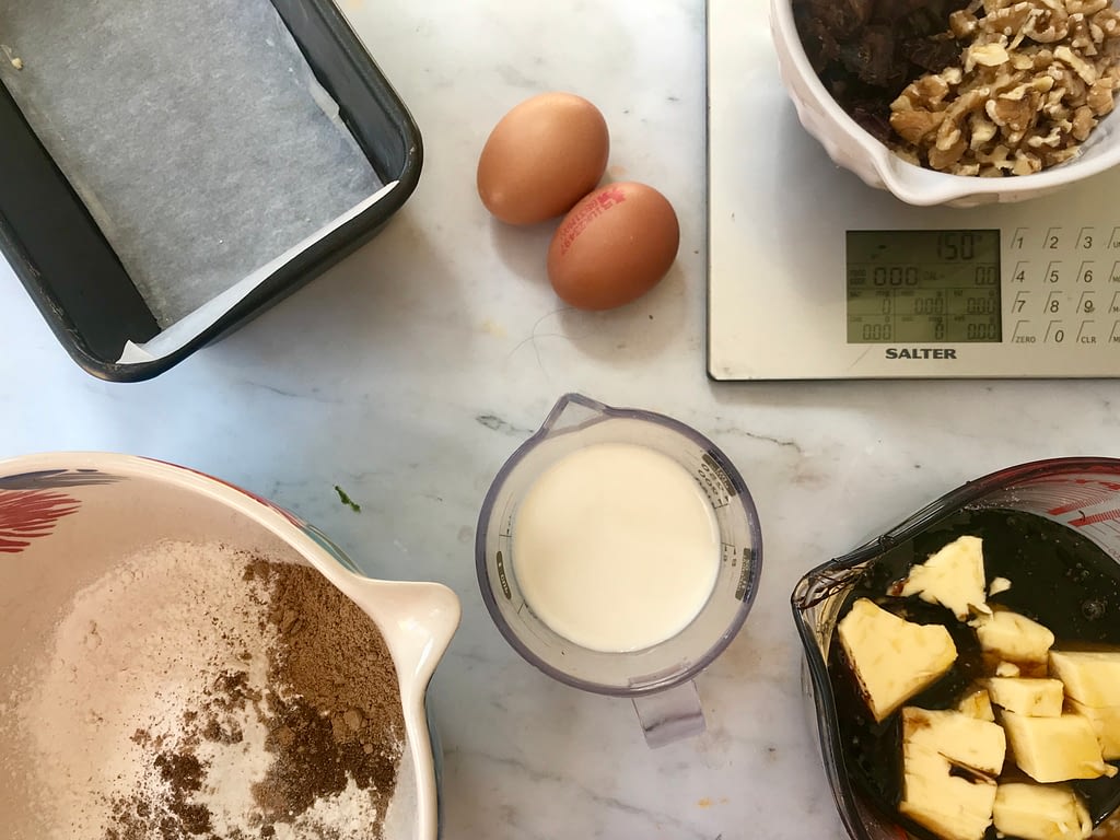 Sticky toffee loaf cake ingredients